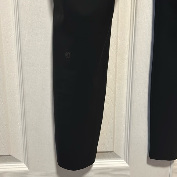 Lululemon On The Fly Black Pant - Size 4 - Picture 7 of 9